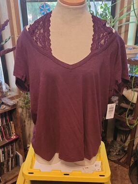 NWT Women's Torrid Lace-Back V-Neck Top in Plum
